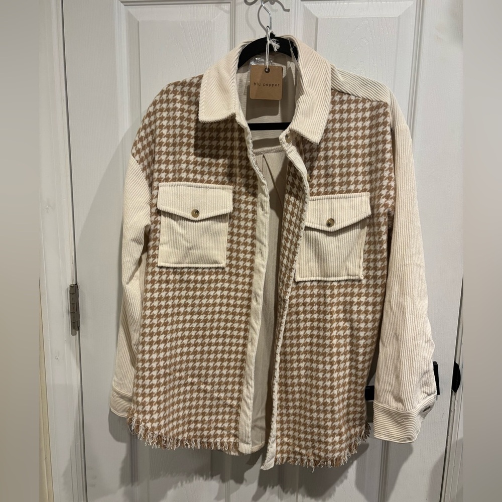 Blu Pepper houndstooth Khaki shacket NWT size Large - Picture 2 of 7